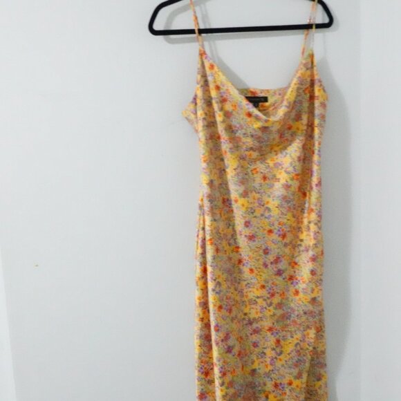 Dynamite Floral Dress - Picture 3 of 4
